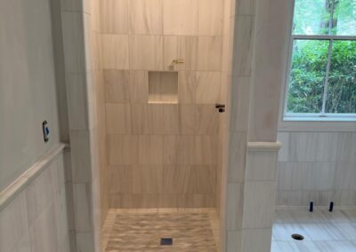 Tiled walk-in shower with built-in bench and recessed niche