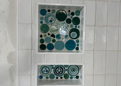 Tiled shower niche with a mosaic glass inlay